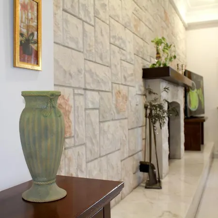 Luxurious Apartments In The Center Of Rome Penzion 3*