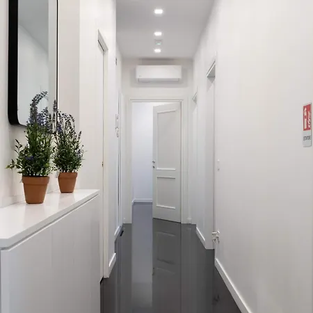Pensionat Luxurious Apartments In The Center Of Rome 3*