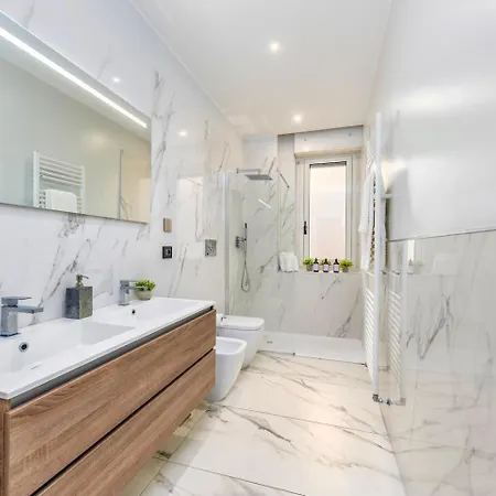 Luxurious Apartments In The Center Of Rome 3*