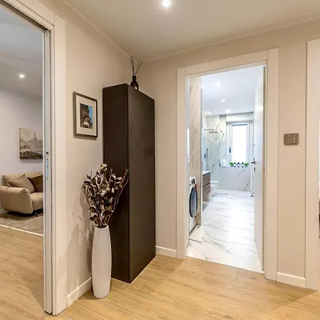 Pensionat Luxurious Apartments In The Center Of Rome 3*