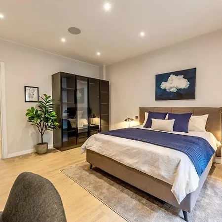 Luxurious Apartments In The Center Of Rome 3*
