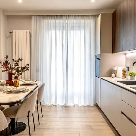 Luxurious Apartments In The Center Of Rome Pensionat 3*