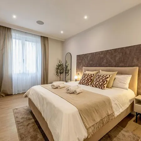 Luxurious Apartments In The Center Of Rome 3*