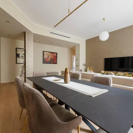 Luxurious Apartments In The Center Of Rome 3*