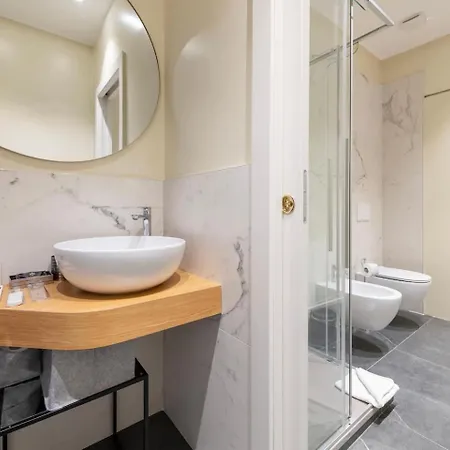 Luxurious Apartments In The Center Of Rome 3*